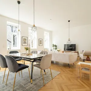 https://apt-spacious-in-the-heart-of-the-8th-district.vienna-besthotels.com